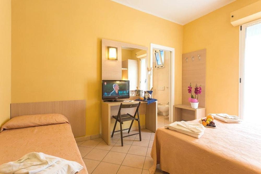 Hotel Originale Rimini Exterior foto