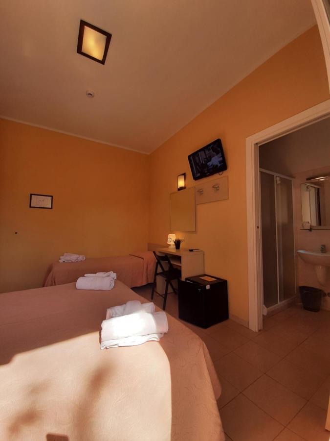Hotel Originale Rimini Exterior foto