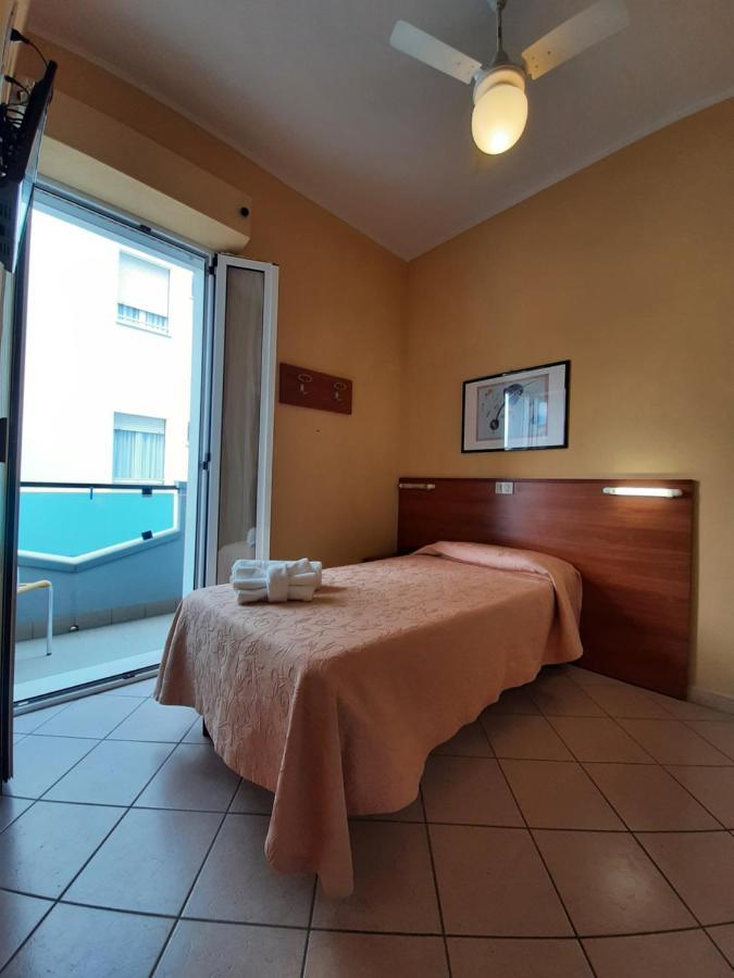 Hotel Originale Rimini Exterior foto