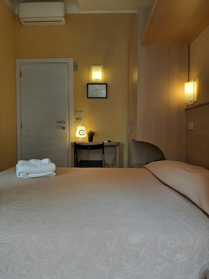 Hotel Originale Rimini Exterior foto